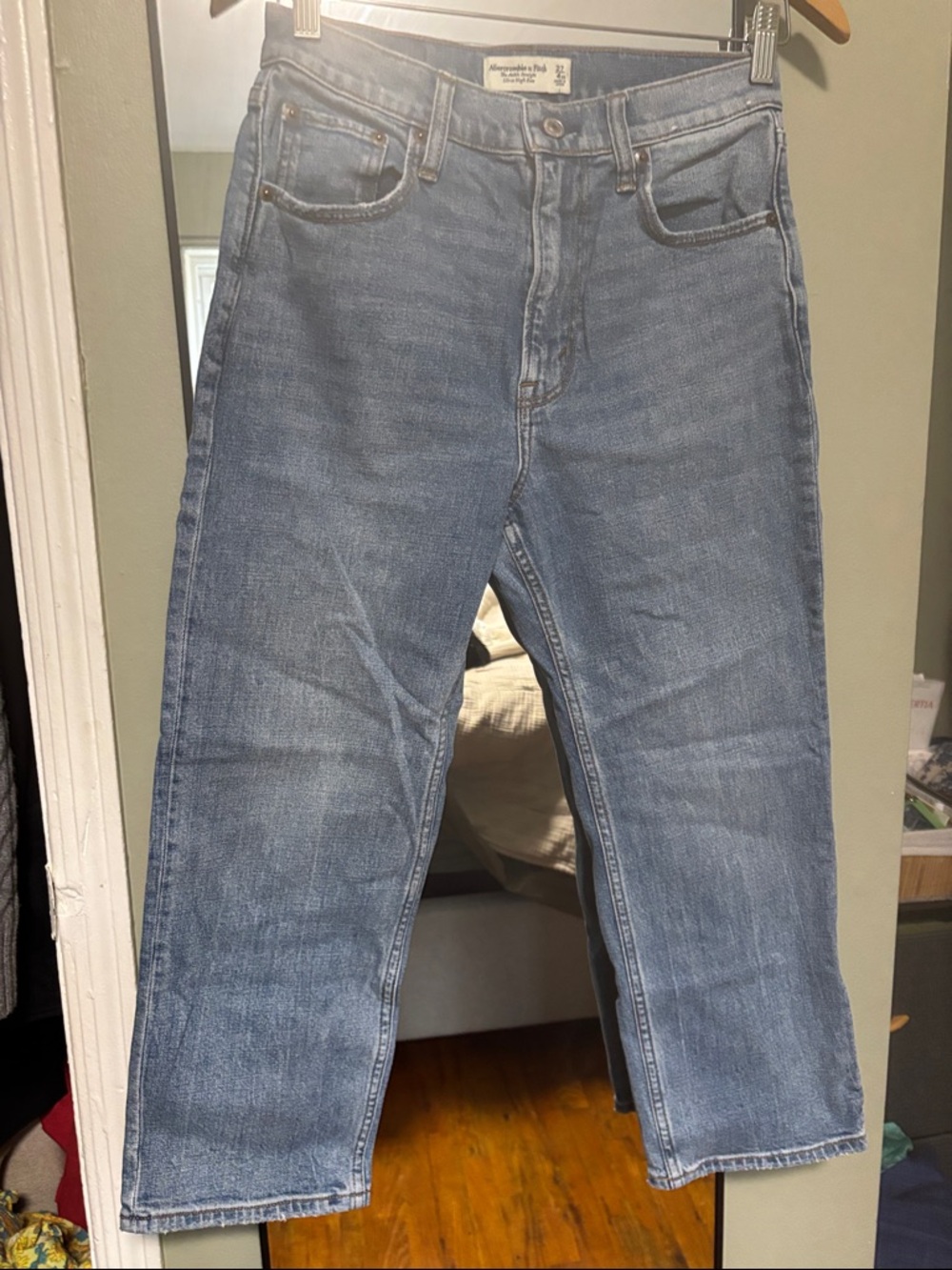 Abercrombie & Fitch Ultra High Rise Straight Ankle Jeans